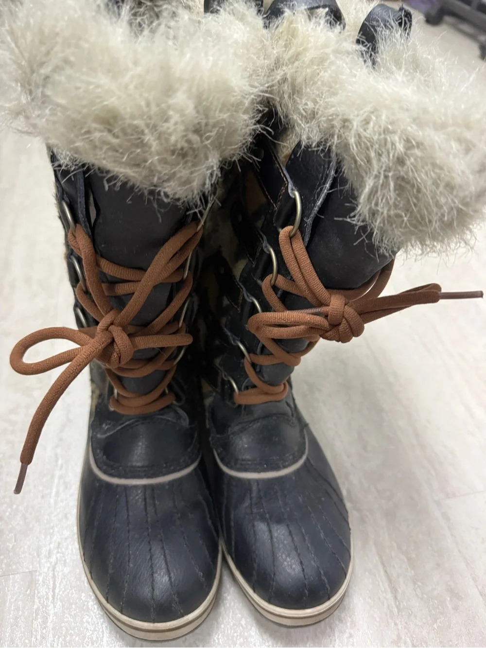 Sorel Tofino boots Black and Brown Chevron Winter Boot